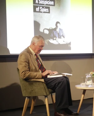 Lt Col Tim Spicer and Sir Jeremy Mackenzie Lt Col Tim Spicer and Sir Jeremy Mackenzie